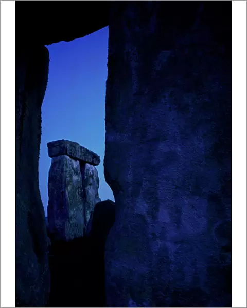 Stonehenge at night K940305