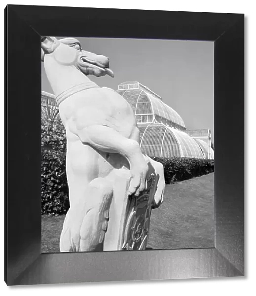 Greyhound sculpture, Kew Gardens a064138