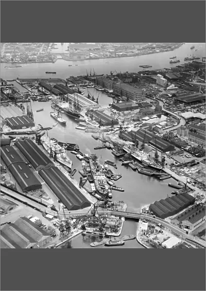 London Docks 1958 EAW071687