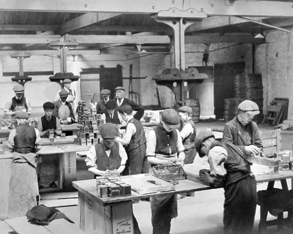 Children labelling tins of tea c. 1910, Butlers Wharf BB87_09690