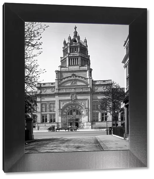 Victoria and Albert Museum BL19920_A