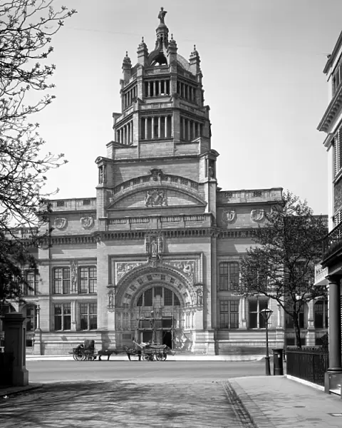Victoria and Albert Museum BL19920_A