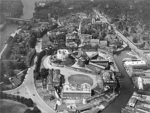 Cliffords Tower, York 1926 EPW016071