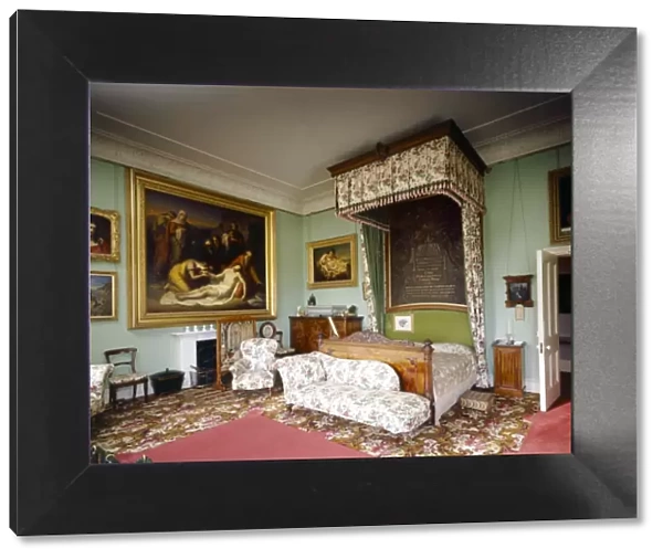 Queen Victorias Bedroom, Osborne House J070022