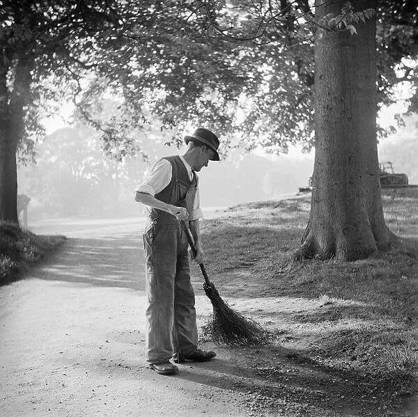 Gardener, Suffolk a98_07503
