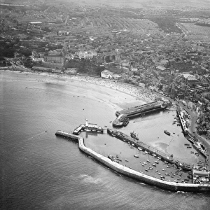 Towns and Cities Canvas Print Collection: Scarborough