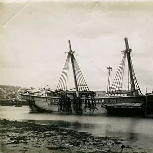 Ship aground HT02694