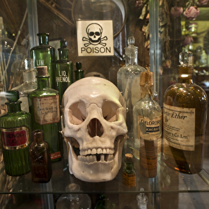 Skull and poison bottles DP134420