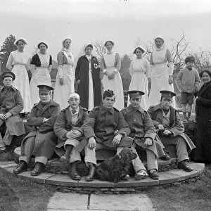 Wounded soldiers and nurses CC002807