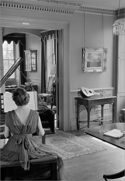 Woman playing harpsichord a071907