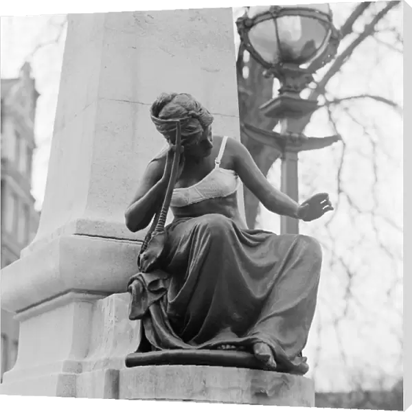 Statue with bra a071605