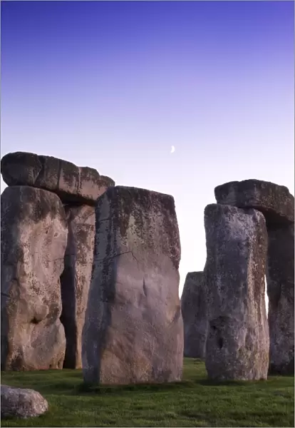 Stonehenge N071257