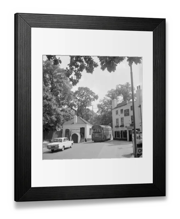 Framed Print : Spaniards Inn, Hampstead Heath a071901