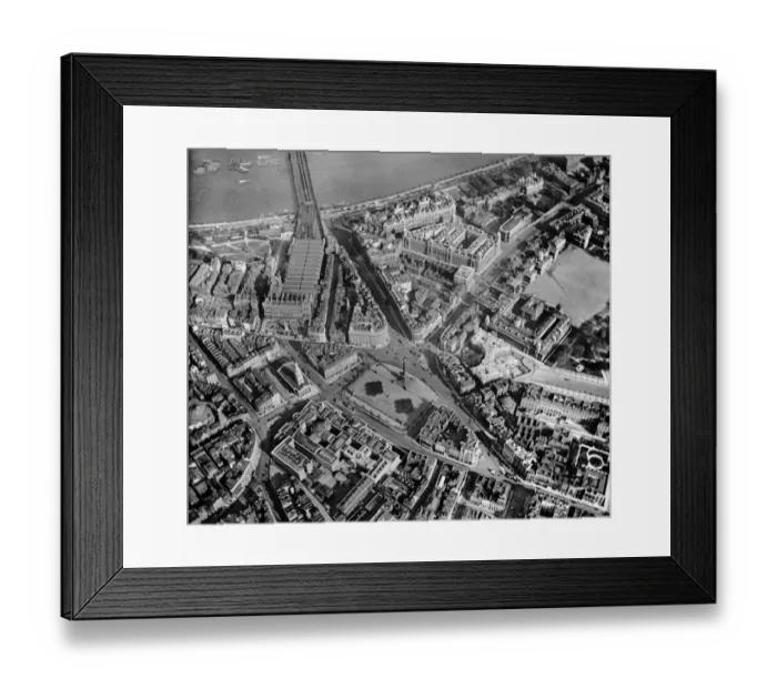 Framed Print : Trafalgar Square EGP_22657_75