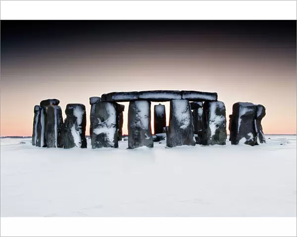 Stonehenge in snow N100786