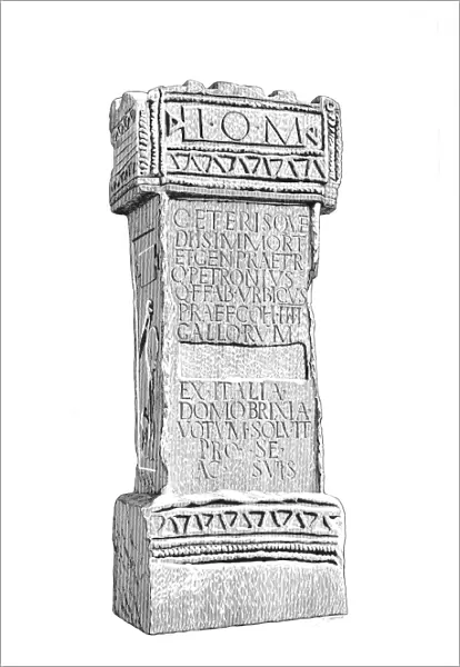 Roman altar IC048  /  105