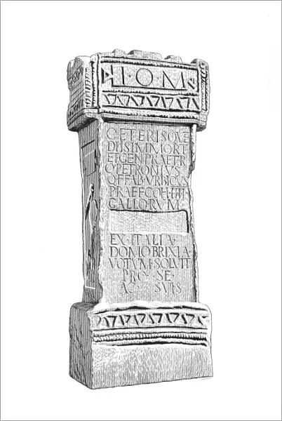 Roman altar IC048  /  105