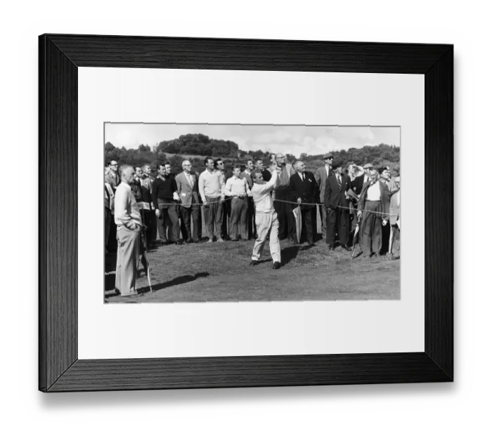 Framed Print : Golfer drives AL0298_027