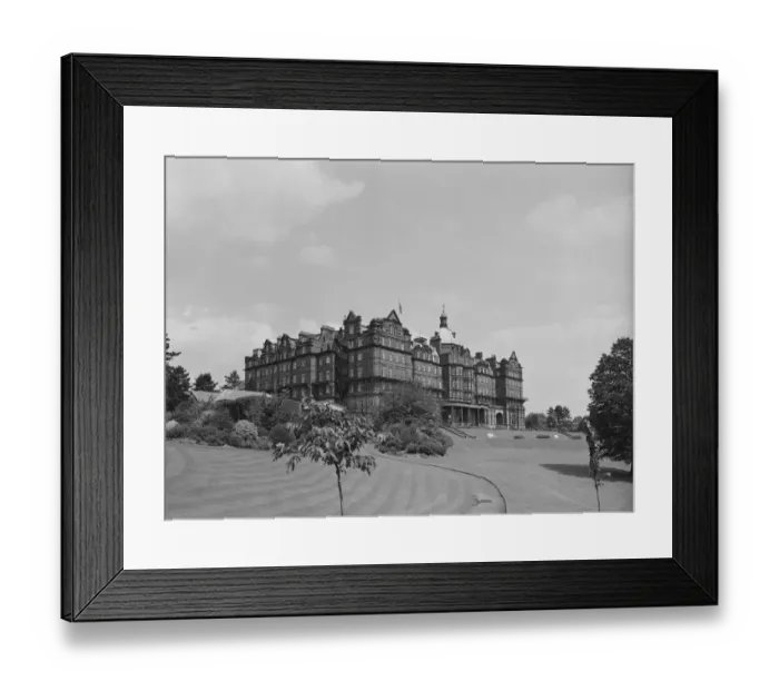 Framed Print : Hotel Majestic a60_03835 Framed Print : Hotel Majestic a60_03835