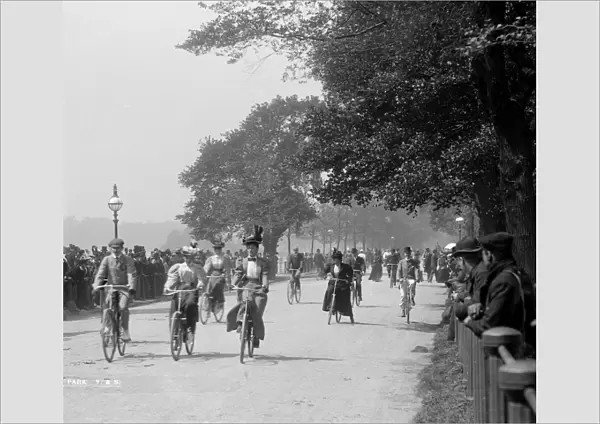 Cycling in Hyde Park CC97_01239