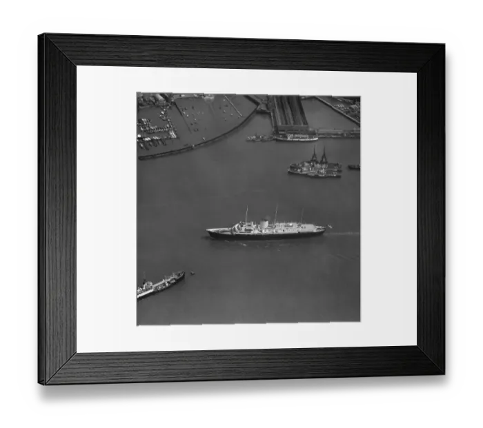 Framed Print : Royal Yacht Britannia EAW075124