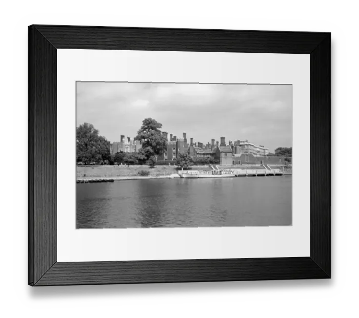 Framed Print : Hampton Court Palace a001948