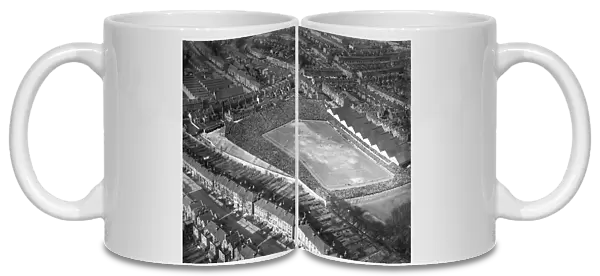 FA Cup semi-final at Highbury in 1929. EPW025836