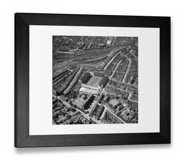 Framed Print : Highbury Stadium, Arsenal EAW067822