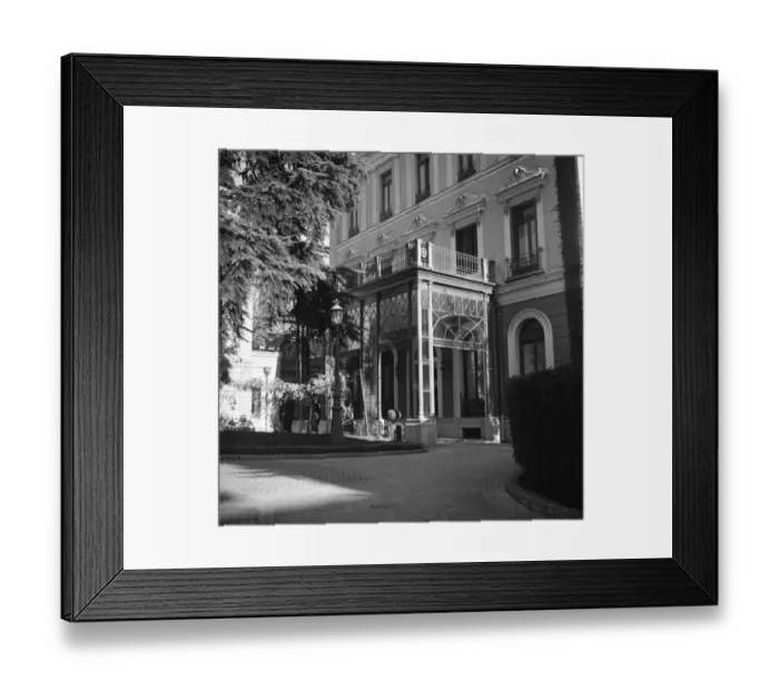 Framed Print : British Embassy in Madrid P_D00185_010