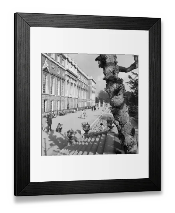 Framed Print : Hampton Court Palace a064609