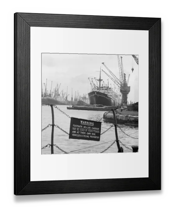 Framed Print : London Docks a064927