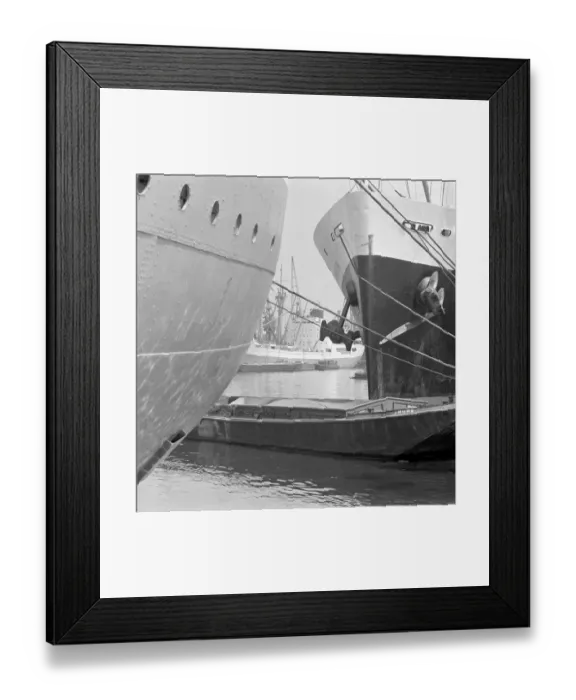 Framed Print : London Docks a064969