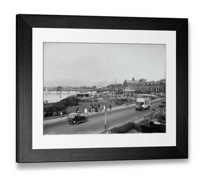 Framed Print : Morecambe seafront WSA01_01_07983 Framed Print : Morecambe seafront WSA01_01_07983
