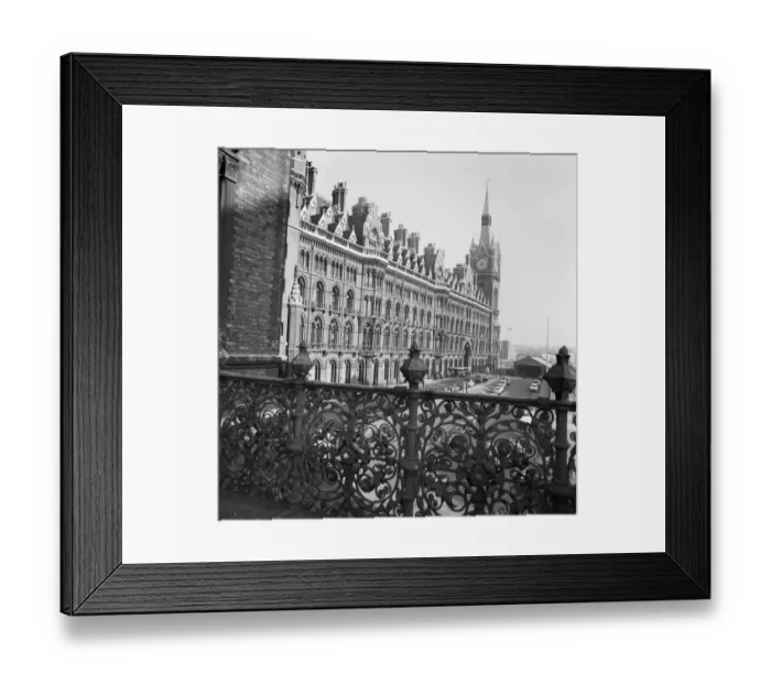 Framed Print : St. Pancras Station a062329