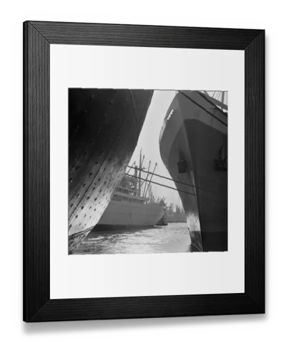 Framed Print : London Docks a065076