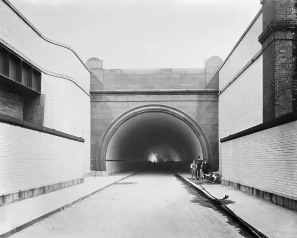 Building Rotherhithe Tunnel BB99_06817