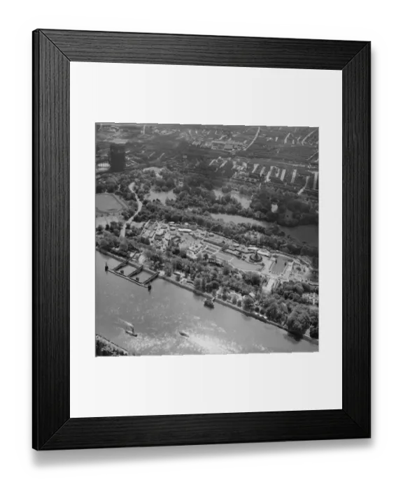 Framed Print : Pleasure Gardens EAW049384