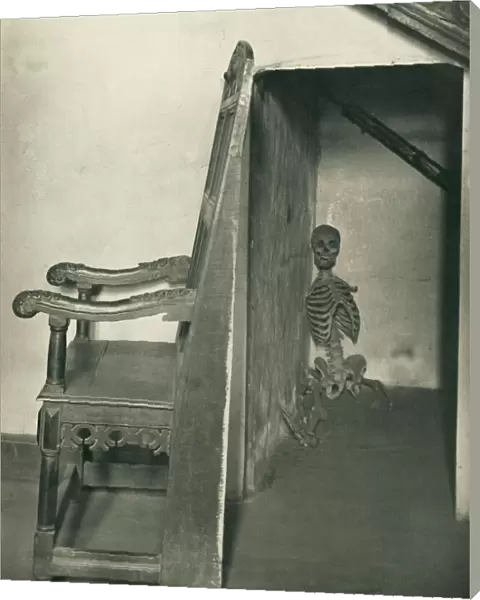 Skeleton in the closet OP34901
