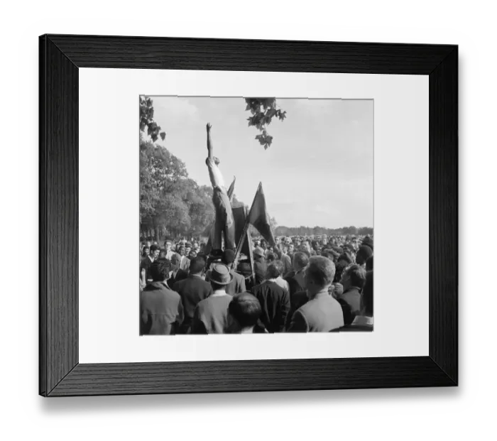 Framed Print : Speakers Corner a054025