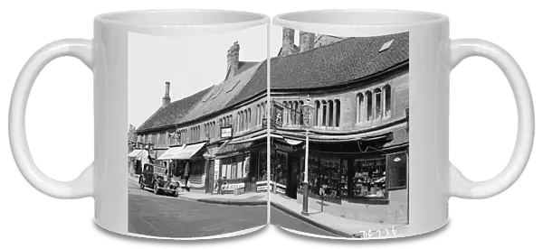 Shopping in Sherborne 1939 BB056810