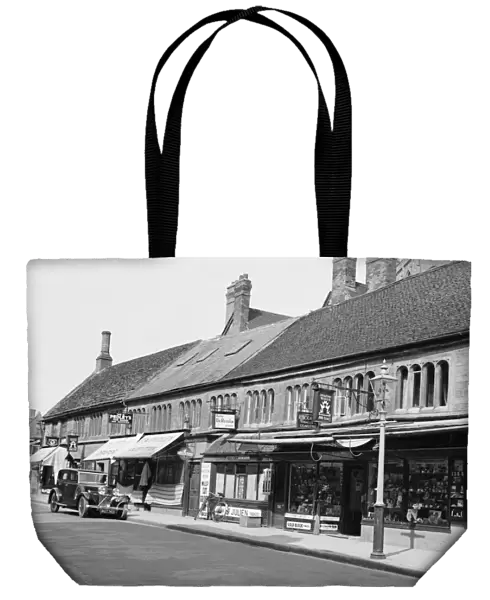 Shopping in Sherborne 1939 BB056810
