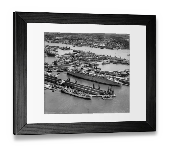 Framed Print : RMS Queen Mary EAW001368