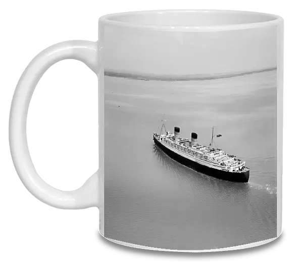RMS Queen Elizabeth EAW022298