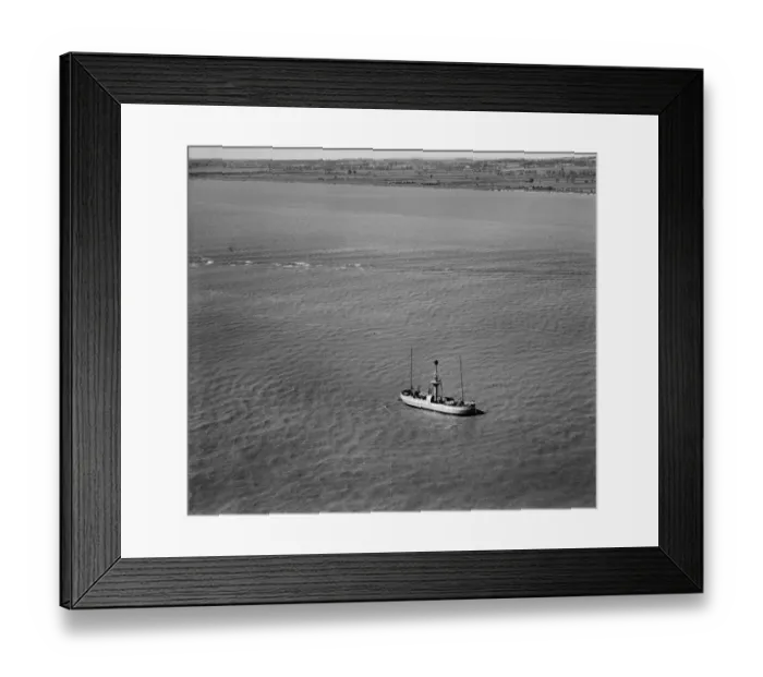 Framed Print : Middle Whitton Lightship EAW015733