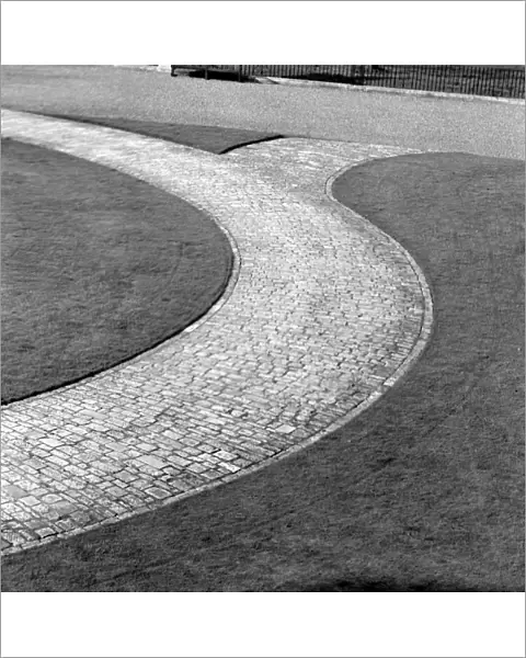 Curved pathway a064193