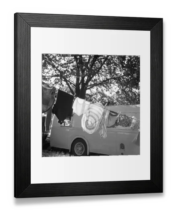 Framed Print : Washing on the line a072809