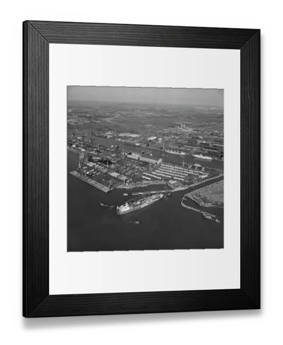 Framed Print : Tilbury Dock EAW404063
