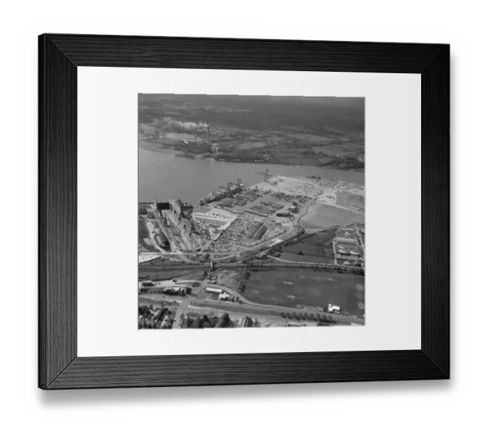 Framed Print : Southampton Docks EAW229813