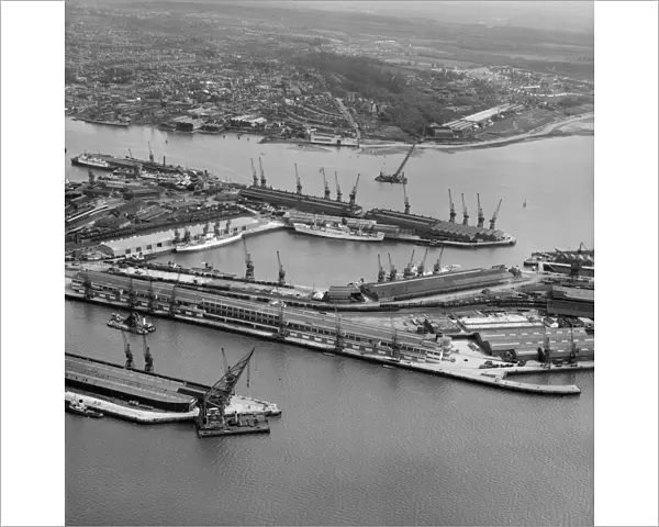 Southampton Docks EAW086604