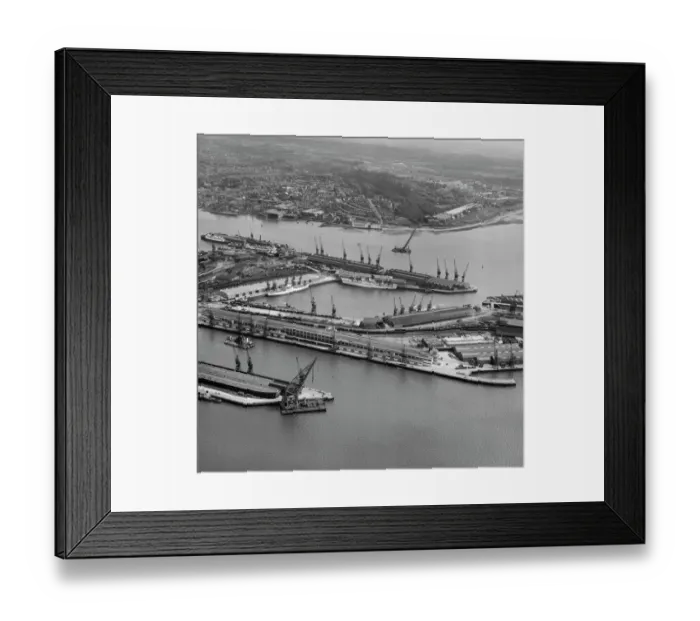 Framed Print : Southampton Docks EAW086604